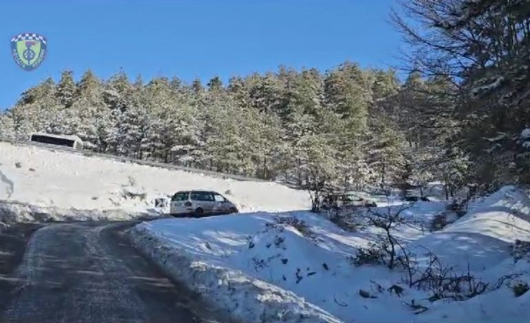Borë dhe ngrica, hidhet kripë në akset problematike