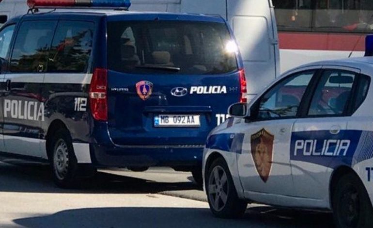 Transportimi i emigrantëve të paligjshëm/ Kapet në flagrancë 44-vjeçari në Librazhd, në pranga një tjetër në Berat