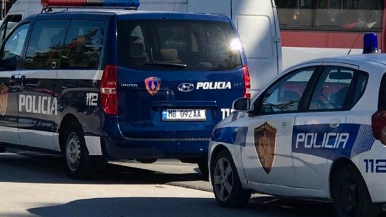 Transportimi i emigrantëve të paligjshëm/ Kapet në flagrancë 44-vjeçari në Librazhd, në pranga një tjetër në Berat
