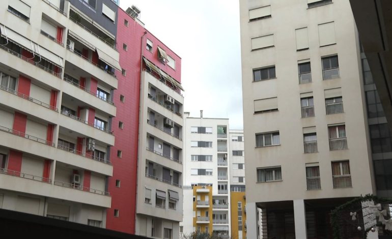 Tatimi për shitjen e pronave/ Pronat e ridhuruara taksohen. Ja çfarë ndodh me ndërtesat e vjetra