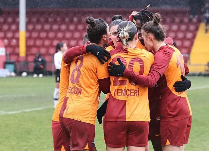 Nga minuta e parë te Gallatasaray, Megi Doçi debuton me fitore në kampionatin turk