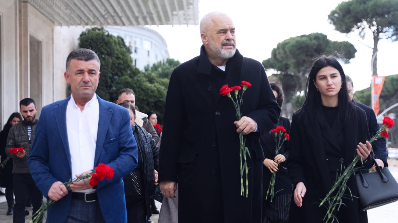 13 vjetori i ngjarjes së rëndë, mbetën të vdekur katër qytetarë, Rama: Drejtësi për 21 Janarin!