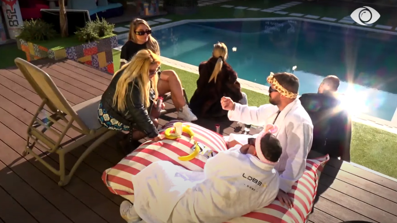 “A do e afroje krevatin me të për…?”, Romeo ngacmon Merin për krijimin e një lidhjeje në Big Brother: Nuk do vija kufij