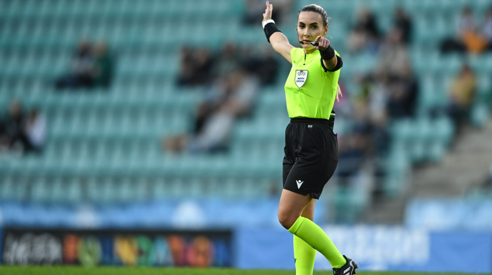 Historike për arbitret shqiptare, Emanuela Rusta dhe Edjena Kapxhiu drejtojnë ndeshjen e UEFA Women’s Champions League