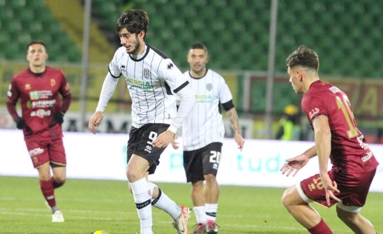 VIDEO/ Tre gola për shtatë minuta, Kristian Shpendi fantastik, e kërkojnë klube në Serie A