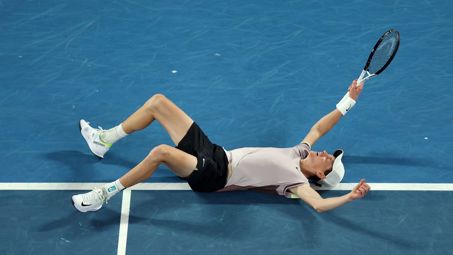 Historike në tenis, një italian triumfon në Australian Open, Sinner përmbys rusin në finale