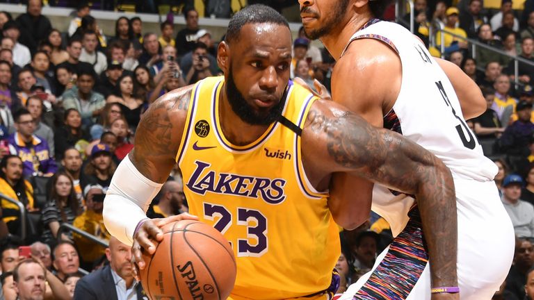 Forma e dobët e Lakers, LeBron James mund të bashkohet me skuadrën pretendente për titull