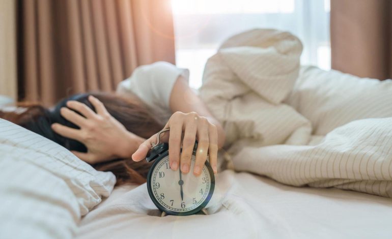 Zbuloni Shtatë Arsyet Pse Zgjoheni të Lodhur Nga Gjumi i Natës