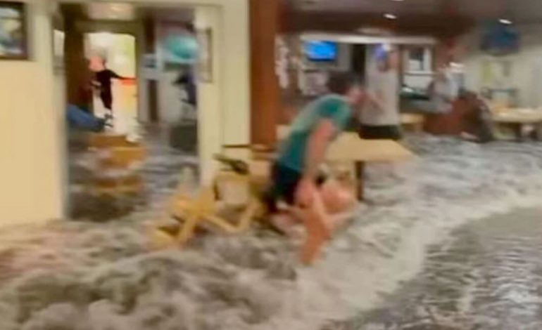 Momente terrori/ Dallgët përpijnë bazën ushtarake amerikane në Ishujt Marshall! Njerëzit shohin “vdekjen me sy”