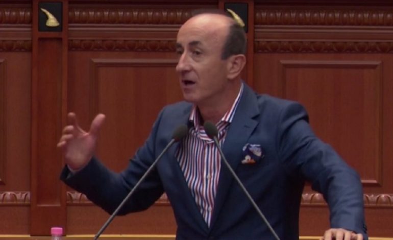Nga kaosi në Parlament, te përplasja për Zgjedhoren dhe ‘shtrirja e dorës’ nga Majko në Bruksel! Sula: Mazhorancë arrogante, ndryshon ligjin në mënyrë të njëanshme! Presidenti i mbështet