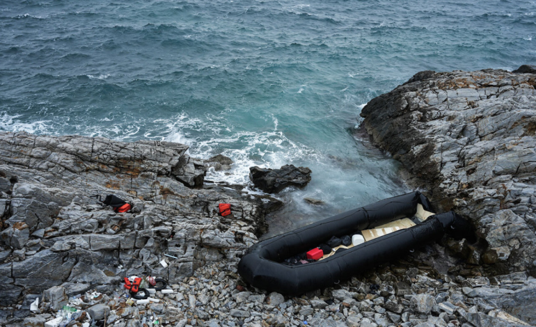 Fund tragjik! Gomonia mbytet në Greqi, 3 të vdekur, 15 të zhdukur