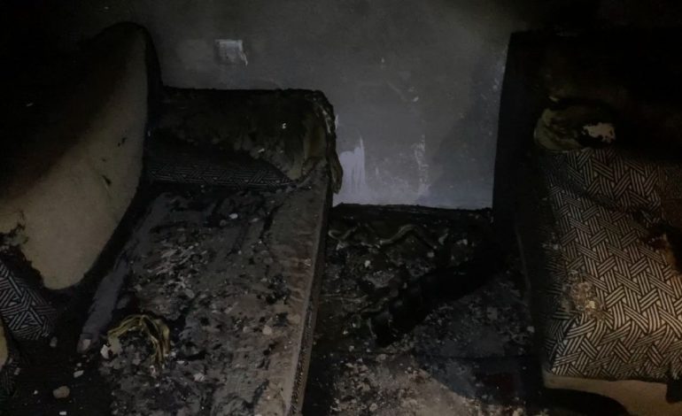 Banesa iu përfshi nga flakët teksa ishte në spital me djalin, kryefamiljarja: Ishte shkrumbuar gjithçka, shtëpia nuk bëhet më