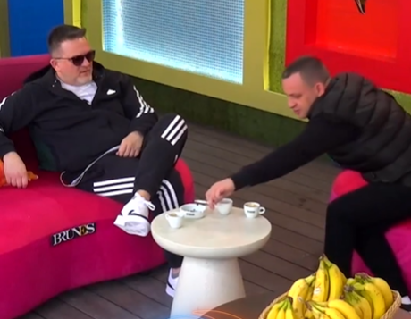 ‘Gabim kam bërë që s’jam martuar’/ Bisedë miqësore mes Elvisit dhe Julit