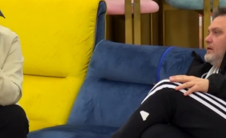 ‘Po bëhet lojë e pisët, shtro rrugën…’/ Kë nga banorët këshillon, Juli?