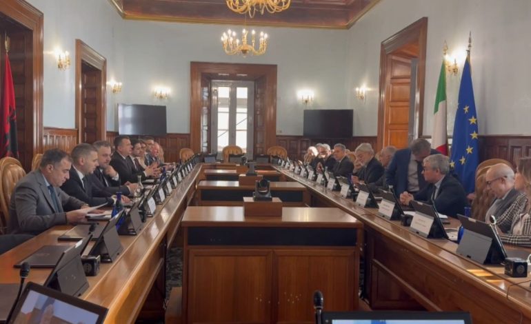 Lufta kundër trafikut të drogës/ Marrëveshje me antimafian italiane për ekstradimet nga Dubai dhe Amerika e Jugut