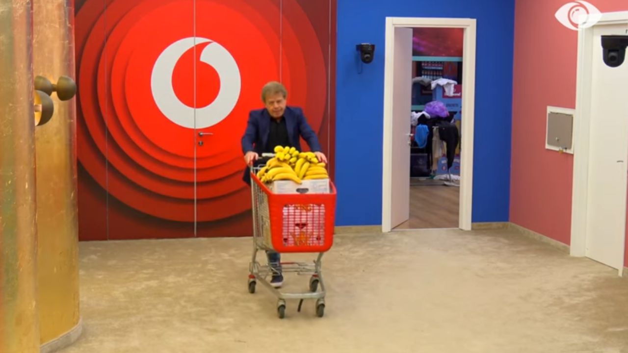 Moment për të mos u humbur! I rrethuar nga bananet, Dashnor Diko hyn në shtëpi, si reaguan banorët