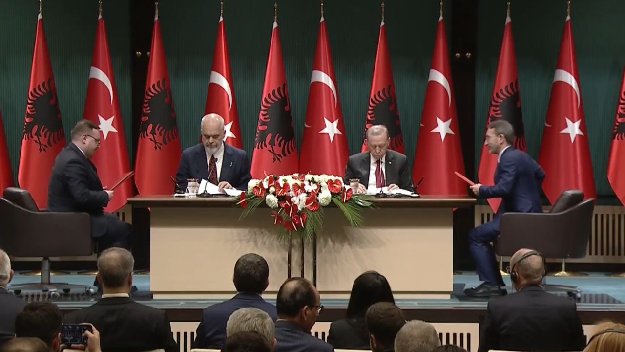 “E mbajtëm fjalën, ndërtuam spitalin e Fierit për 3 muaj”, Erdogan në konferencë me Ramën: Folëm për pastrimin e mbetjeve të fundit të FETO, hedhin hije në marrëdhëniet tona