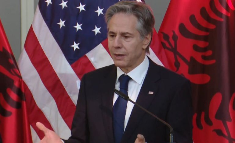 “Jo vetëm udhëheqës i shquar, por edhe kryeministër shumë i mirë”/ Blinken nis fjalimin në Tiranë: Çdo vështirësi e përballojmë bashkë…