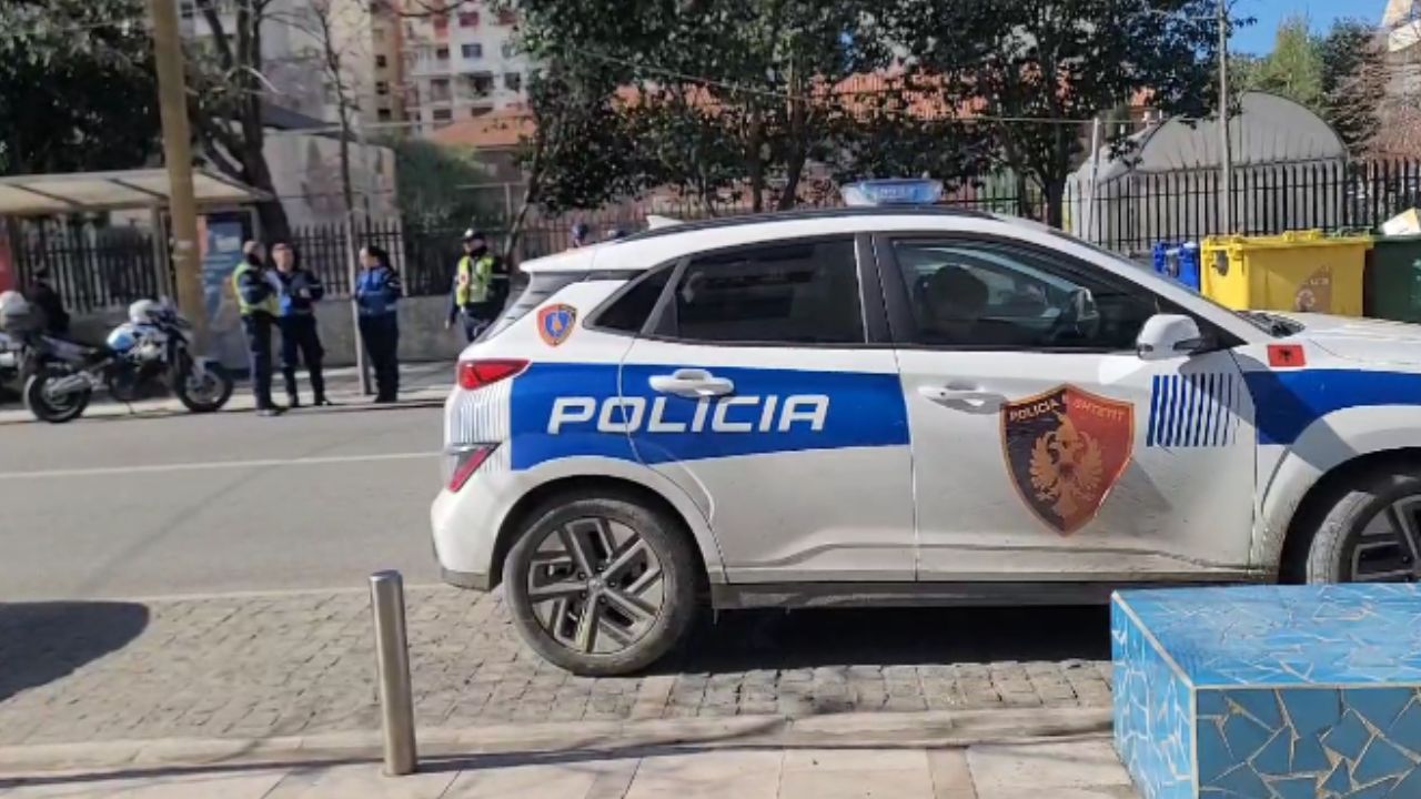 Vrasje në mes të ditës në Durrës/ Identifikohet autori, qëlloi për vdekje me thikë 47-vjeçarin (Emrat)