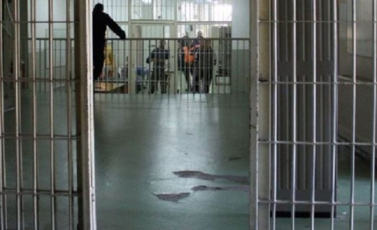 “Atë letrën po pres”/ 5 mijë euro për lehtësimin e masës, gruaja e të dënuarit bisedon me Hafësllarin: Takohemi që në mëngjes në Korçë