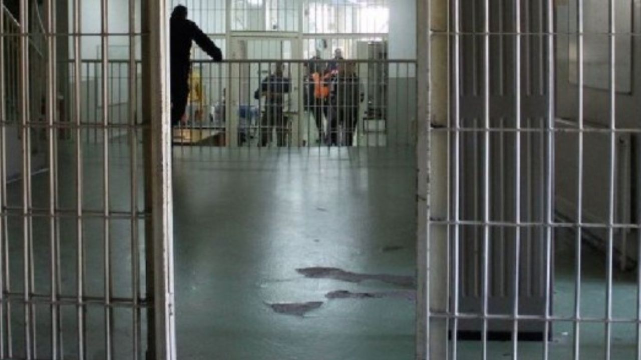 “Atë letrën po pres”/ 5 mijë euro për lehtësimin e masës, gruaja e të dënuarit bisedon me Hafësllarin: Takohemi që në mëngjes në Korçë