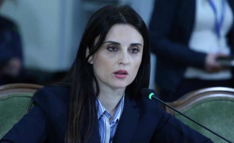 U gjobit me rreth 93 mijë lekë/ Kryebashkiakja e Durrësit padi ndaj KQZ-së, seanca mbahet në 6 mars