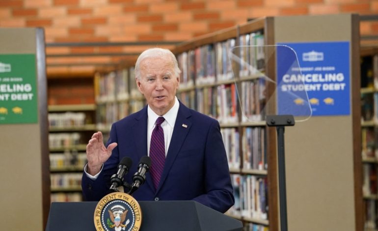 Presidenti Biden anulon 153 mijë kredi studentore
