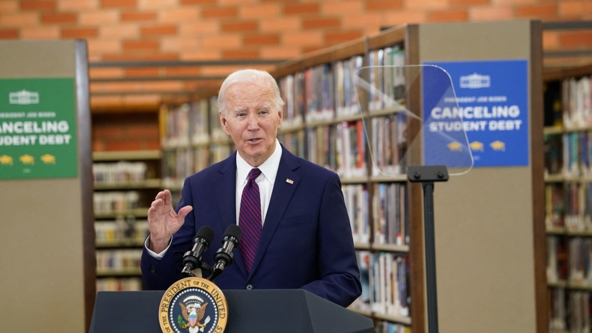 Presidenti Biden anulon 153 mijë kredi studentore