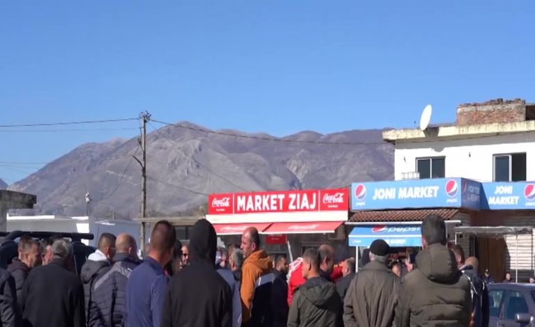 Vazhdon protesta e blegtorëve në Shqipëri