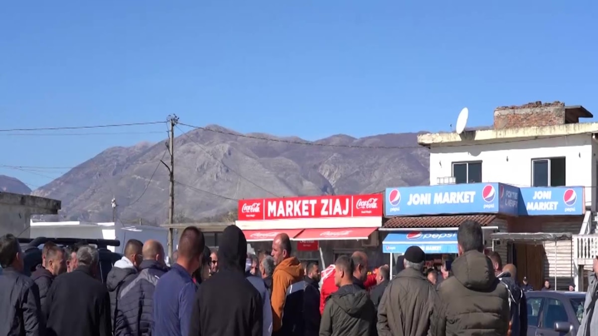 Vazhdon protesta e blegtorëve në Shqipëri