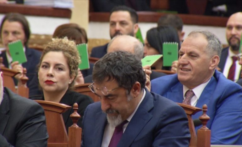 Migrantët, parlamenti shqiptar miraton marrëveshjen Rama-Meloni