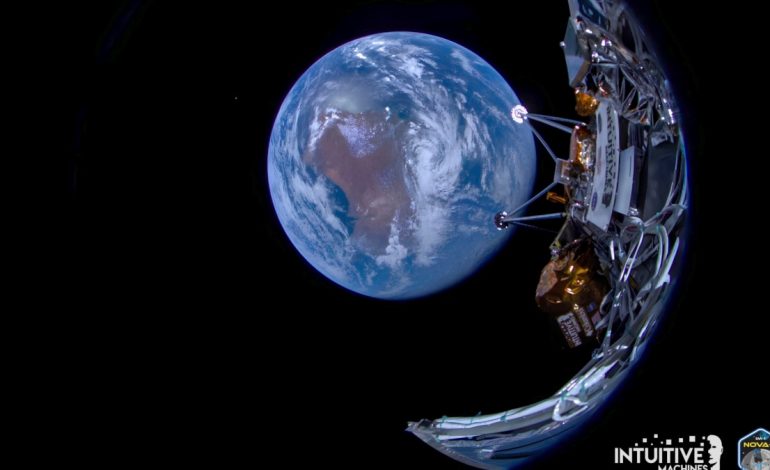 Anija hapësinore private hyn në orbitën e Hënës