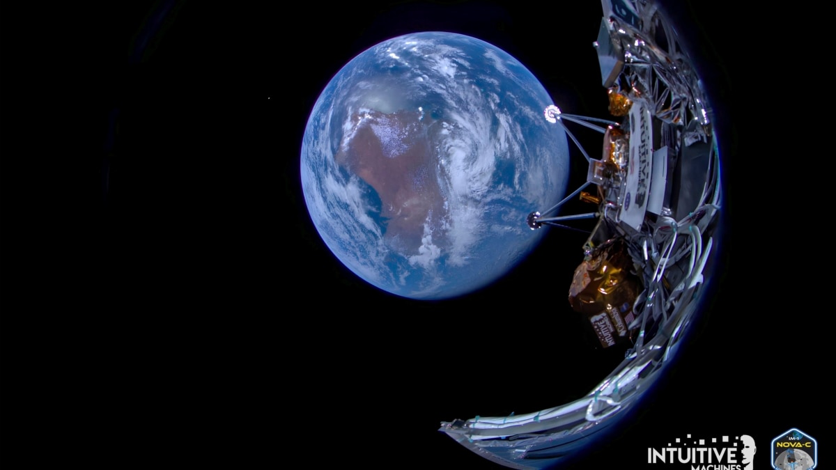 Anija hapësinore private hyn në orbitën e Hënës