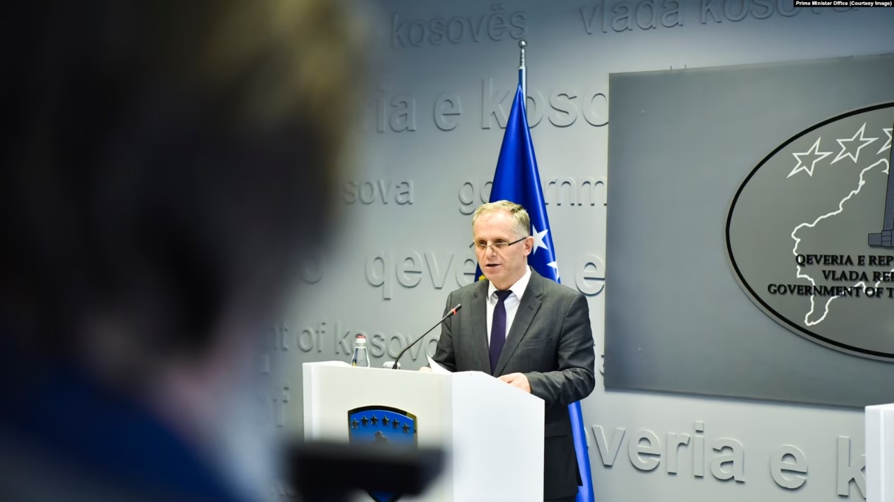Zv.kryeministri i Kosovës refuzon takimin në Bruksel për dinarin: Unë shkoj vetëm për dialogun!