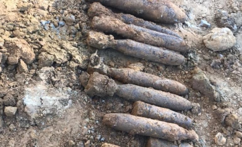 Punime në rrugën “Elbasan-Librazhd”, gjenden predha të vjetra luftarake në fshatin Xibrakë