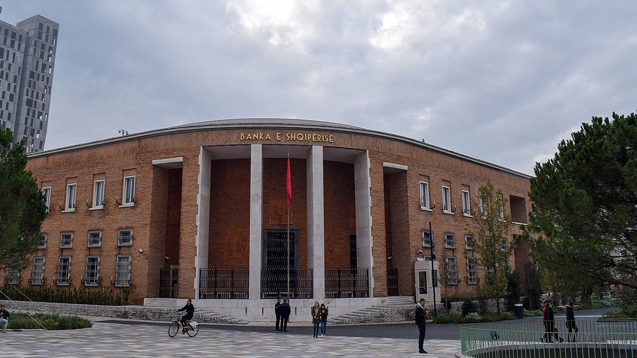 Banka e Shqipërisë mban të pandryshuar normën e interesit të lekut në 3.25%