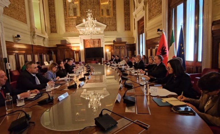 Model italian për pronat e krimit! Menaxhim i kufirit blu, policia italiane do të patrullojë në plazhet shqiptare