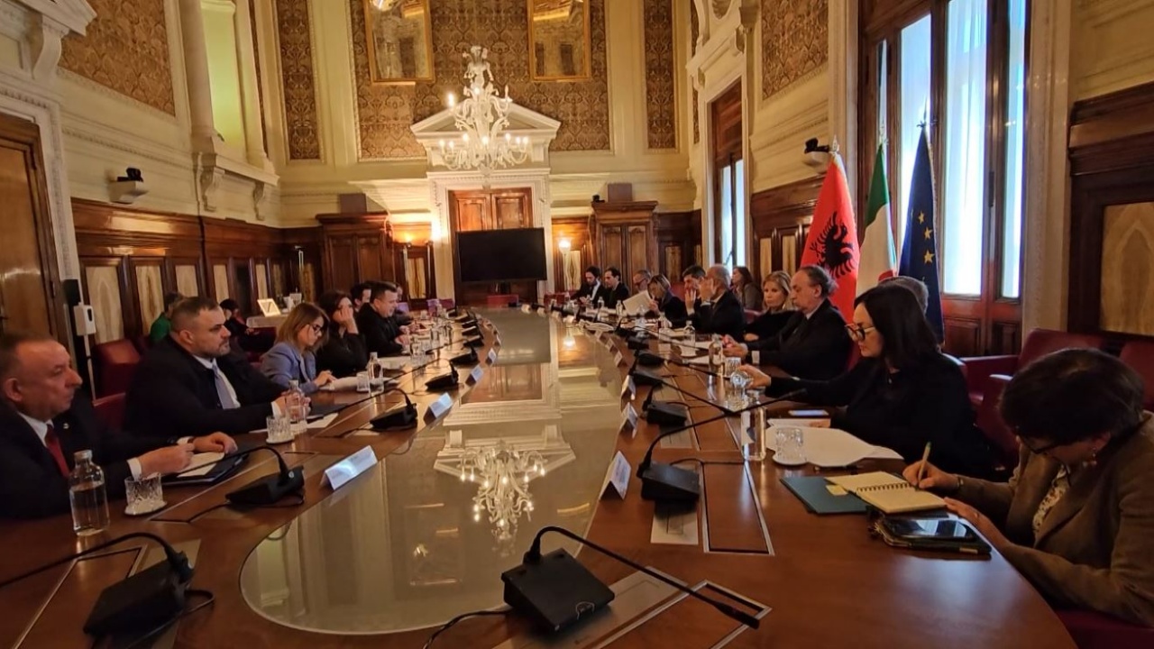 Model italian për pronat e krimit! Menaxhim i kufirit blu, policia italiane do të patrullojë në plazhet shqiptare