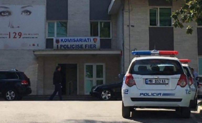 AMP pezullon nga puna për korrupsion një punonjës policie në Fier