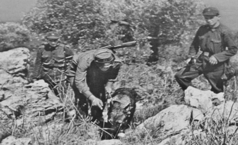 DOSJA/ Gjyqi ndaj Ramiz Alisë, si u vranë 13 shqiptarë në kufi teksa kalonin kufirin! Kufomat nuk iu dorëzuan familjarëve, por u ekspozuan….