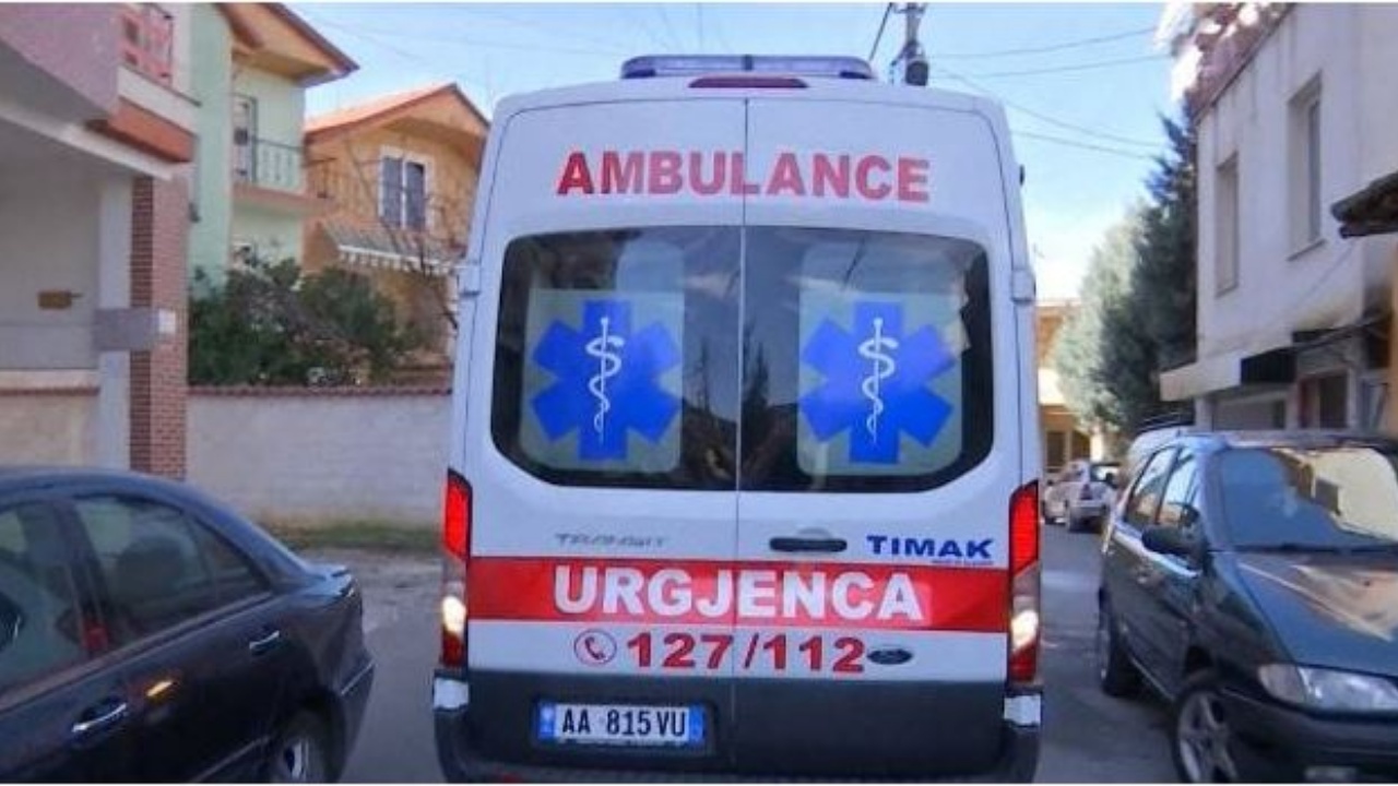 Aksident në Xibër të Dibrës, 28-vjeçari humb kontrollin e mjetit! Plagoset pasagjerja