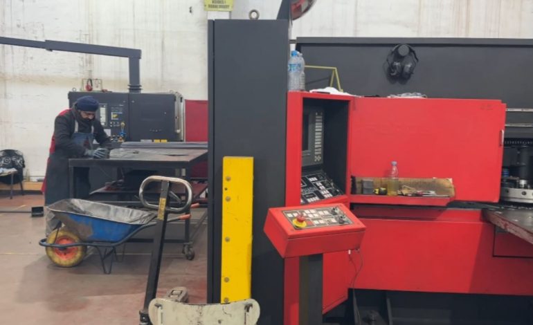 Indianët e Vlorës/ Prej disa vitesh jetojnë dhe punojnë në qytetin bregdetar