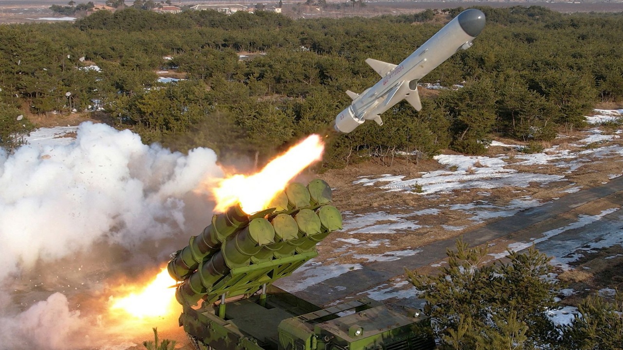 Sytë nga Koreja e Veriut, provokimet e Kim Jong Un ngrenë dyshime se ai po planifikon luftë