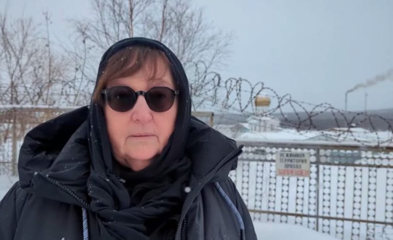 Mes borës dhe para burgut, nëna e Navalnyt i drejtohet Putinit përmes një video, ja çfarë i kërkon