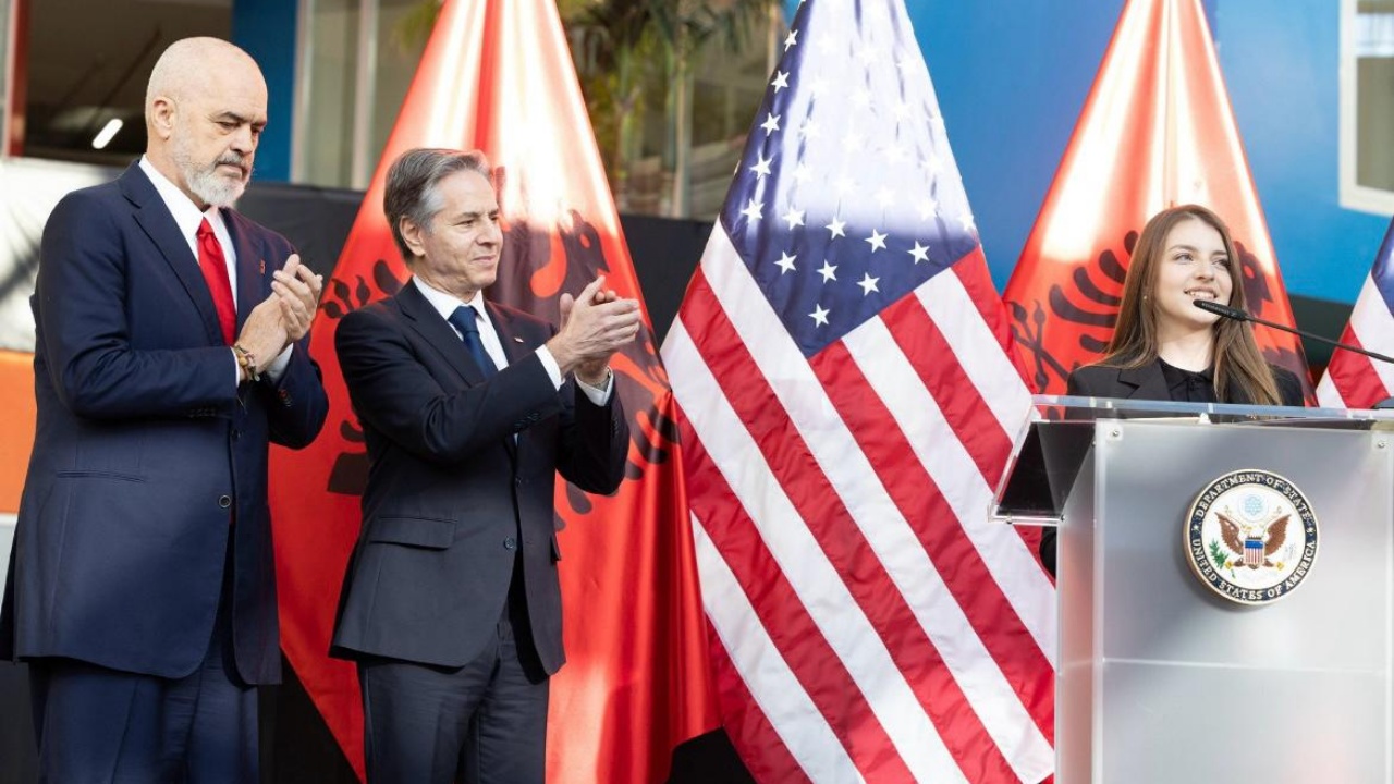 Pas vizitës tetë orëshe në Tiranë, Blinken postim në “X”: Programet “Fulbright Program”, investim në adresimin e sfidave globale