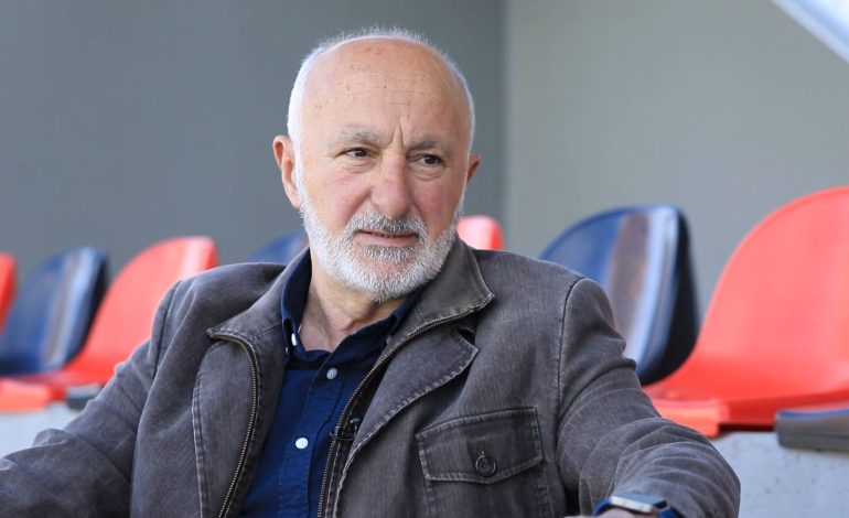 “Osmani nuk bën qoka, por..”, Mema “ngrin” Vllazninë, ka një këshillë për Tiranën. Nga Manaj te Muçi e Broja, ikona bardheblu analizon edhe legjionarët (VIDEO)