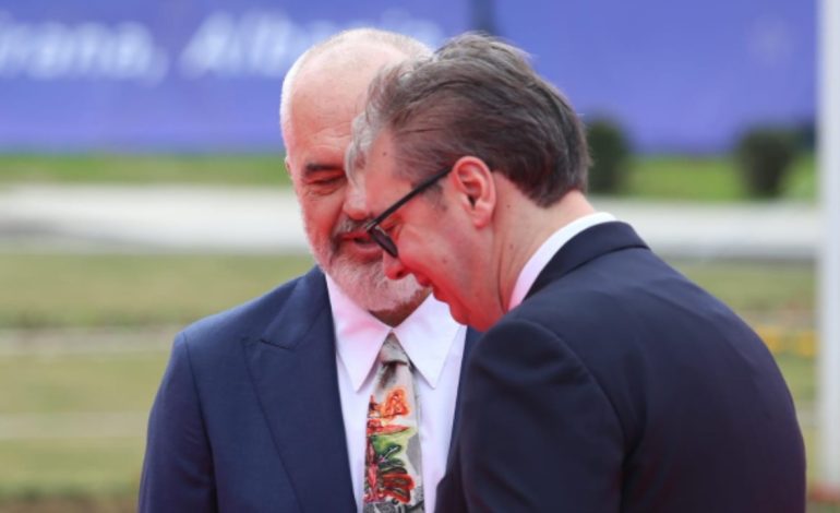 Rama e Vuçiç dy takime në dy ditë, komisioneri i zgjerimit në dyshim cilën rrugë të zgjedhë, çfarë nuk kapën mediat nga samiti me BE-në
