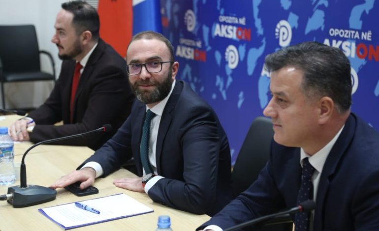 Njoftoi bashkimin e PD, por a e njeh Berishën si kryetar? Ja si përgjigjet Gazment Bardhi