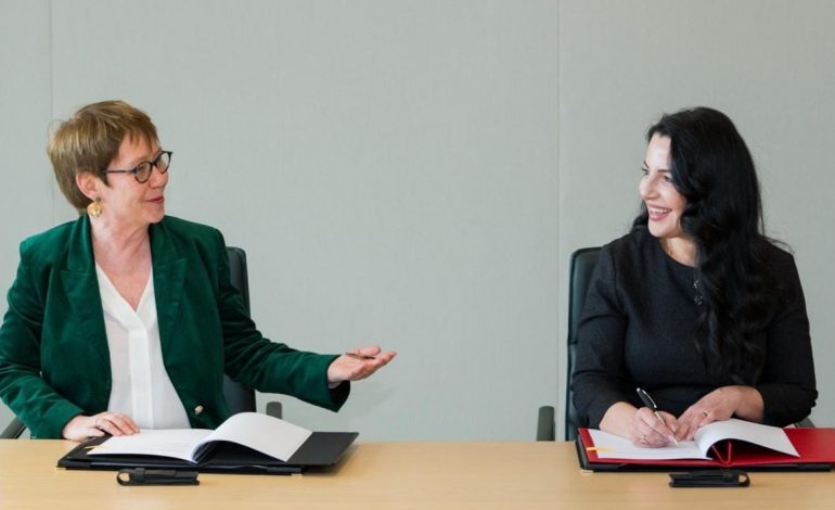 Nënshkruhet marrëveshja për financimin e hekurudhës Vorë-Hani i Hotit nga BERZH, Balluku nga Londra: Gurë themeli për projektet e reja