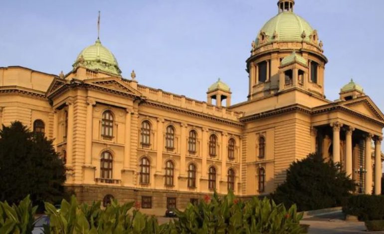 Serbi/ Në seancën e parë parlamentare priten protesta